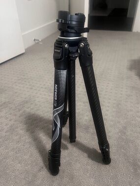 Neewer Carbon Fiber Camera Tripod in Black - Lightweight Professional Support